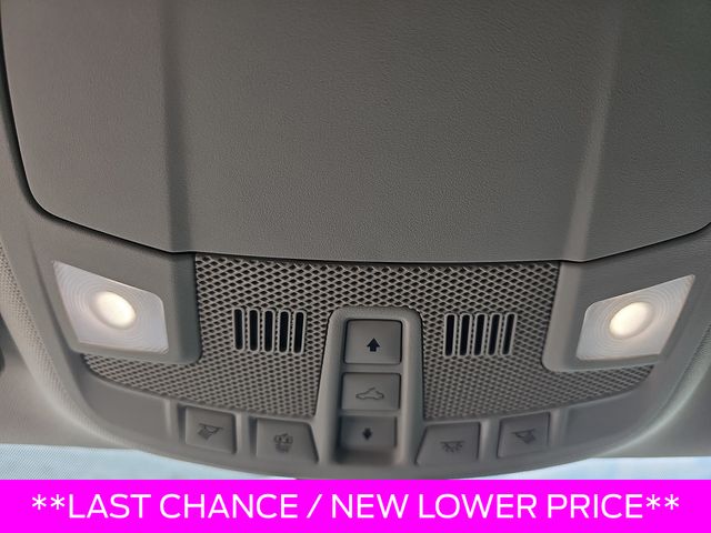 Used 2020 White Ford SE image 25