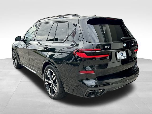 2025 BMW X7 M60i 30