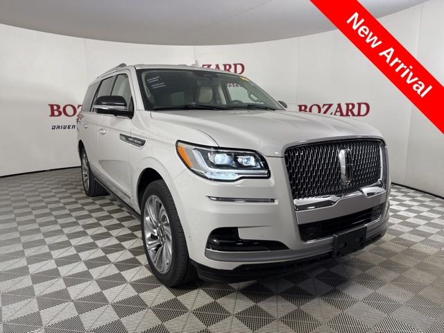 2024 Ceramic Pearl Metallic Tri-Coat Lincoln Navigator Premiere SUV