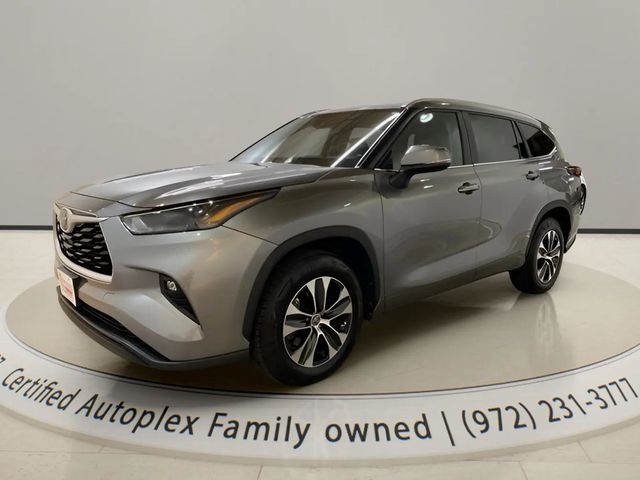 Heavy Metal 2025 Toyota Highlander XLE FWD SUV / Crossover Front-Wheel Drive 8-Speed Automatic