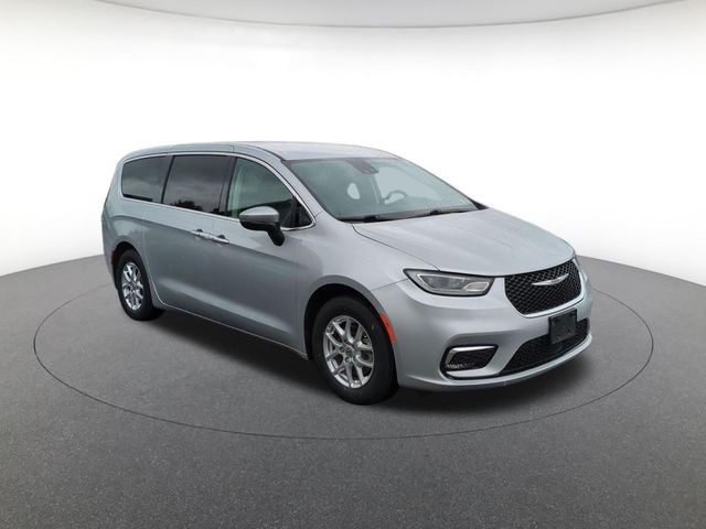 used 2023 Chrysler Pacifica car, priced at $23,790