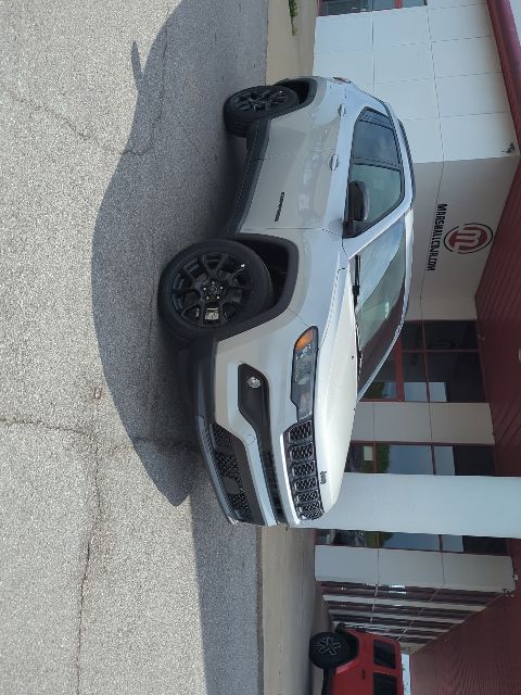 View vehicle photo 4