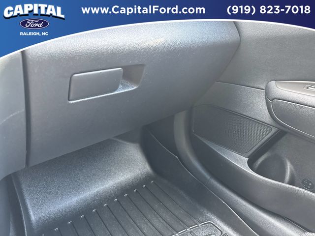 Used 2020 Black Kia SE image 28