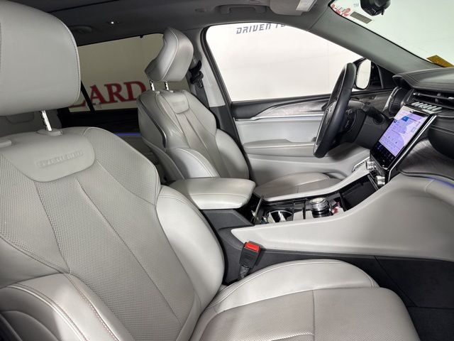2022 Silver Zynith Jeep Grand Cherokee L Overland RWD SUV