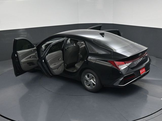 2024 Hyundai Elantra SE Black at DeMontrond Auto Country