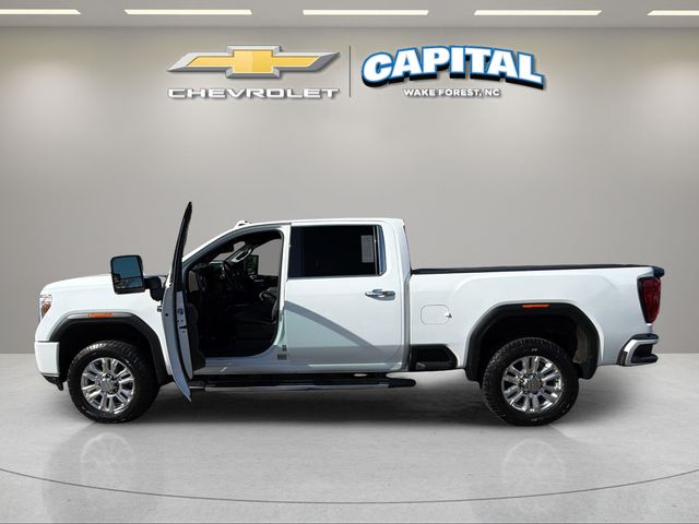 Used 2022 White GMC Denali image 9