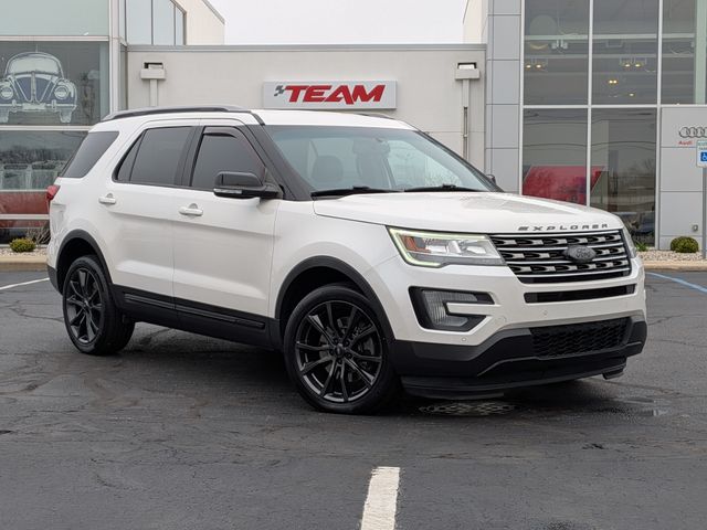 White Platinum Clearcoat Metallic 2016 Ford Explorer XLT 4WD SUV / Crossover All-Wheel Drive 6-Speed Automatic