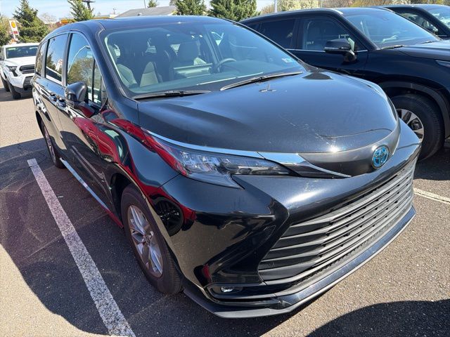 Midnight Black Metallic 2025 Toyota Sienna XLE 7-Passenger AWD Minivan All-Wheel Drive Continuously Variable Transmission