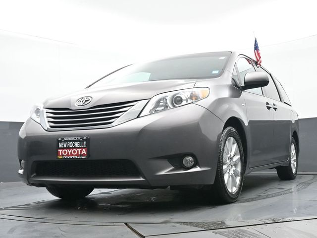 2017 Toyota Sienna XLE 31