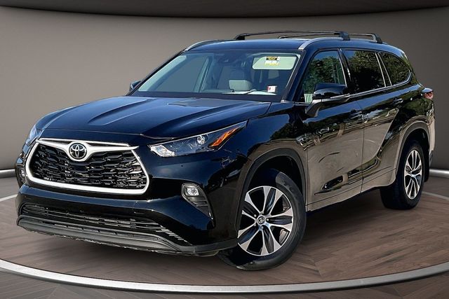 2022 Toyota Highlander Negro (Midnight Black Metallic) SUV/Crossover Tracción en las cuatro ruedas 8 velocidades Automática