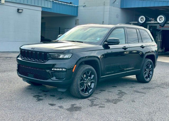 2025 Jeep Grand Cherokee Limited photo 3