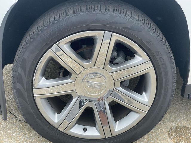 Used 2018 White Cadillac Premium image 7