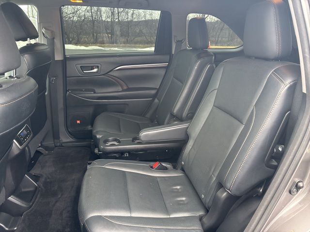 used 2015 Toyota Highlander car, priced at $15,999