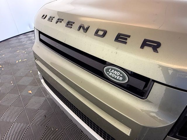 2024 Land Rover Defender 110 S 40