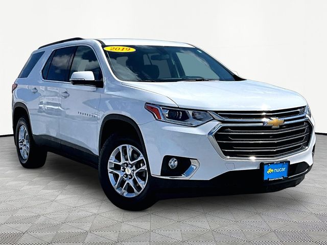 Summit White 2019 Chevrolet Traverse SUV / Crossover Four-Wheel Drive 9-Speed Automatic