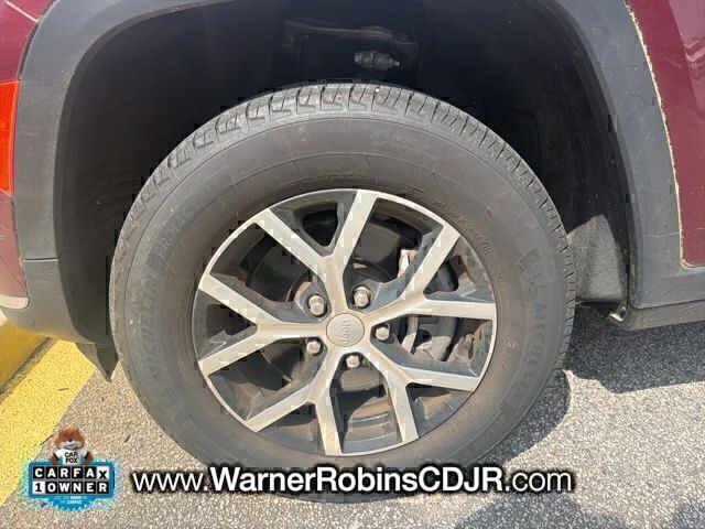 Used 2023 Red Jeep Limited image 3