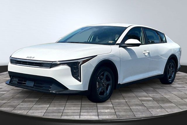 Snow White Pearl 2025 Kia K4 LXS FWD Sedan Front-Wheel Drive Continuously Variable Transmission