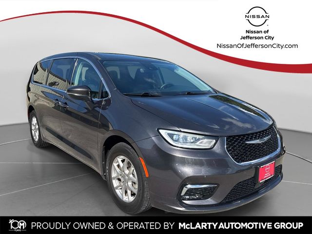 Gray (Granite Crystal Metallic Clearcoat) 2023 Chrysler Pacifica Minivan Front-Wheel Drive 9-Speed Automatic