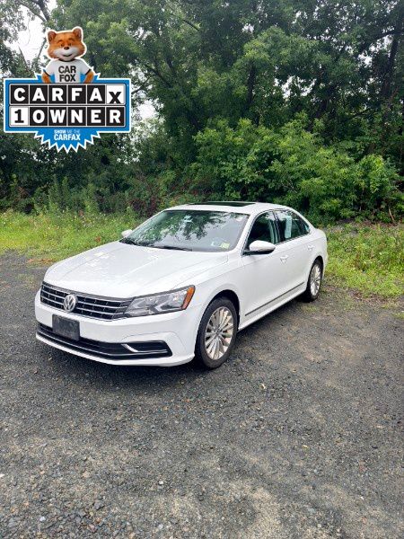 Reflex Silver Metallic 2017 Volkswagen Passat Sedan Front-Wheel Drive 6-Speed Automatic