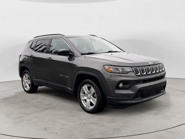 Used 2022 Gray Jeep Latitude image 3