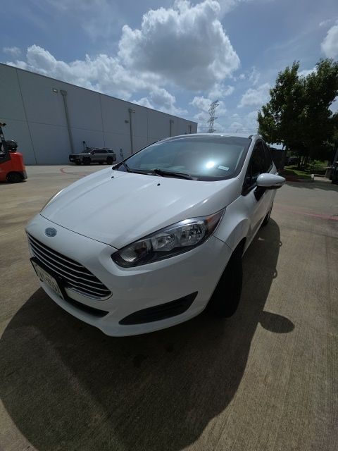 Oxford White 2015 Ford Fiesta Sedan Front-Wheel Drive 6-Speed Automatic