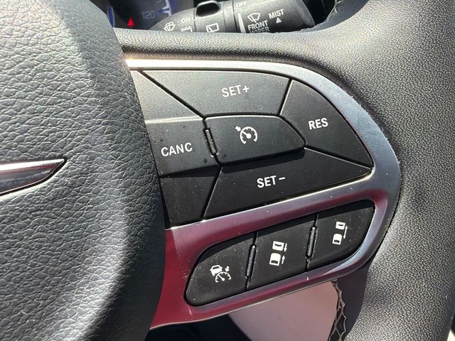Used 2024 Chrysler Pacifica Van