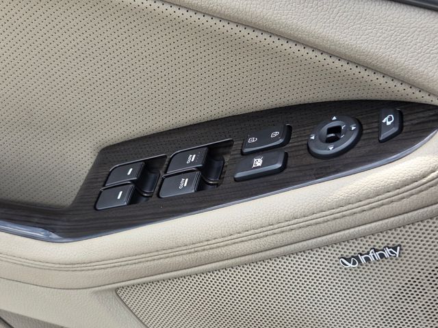 Used 2015 White Kia EX image 29