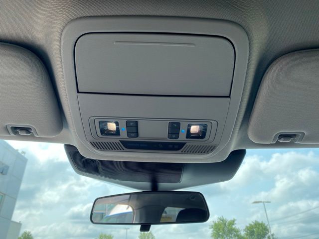 2021 Ford Explorer XLT - White Metallic exterior view 15