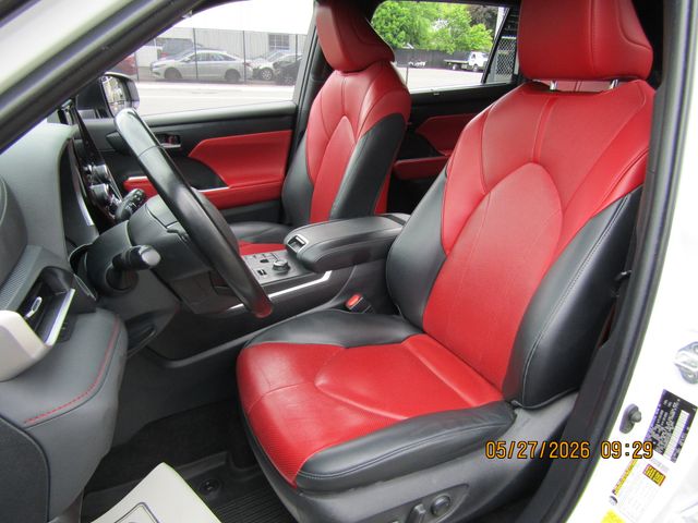 used 2023 Toyota Highlander car, priced at $37,999