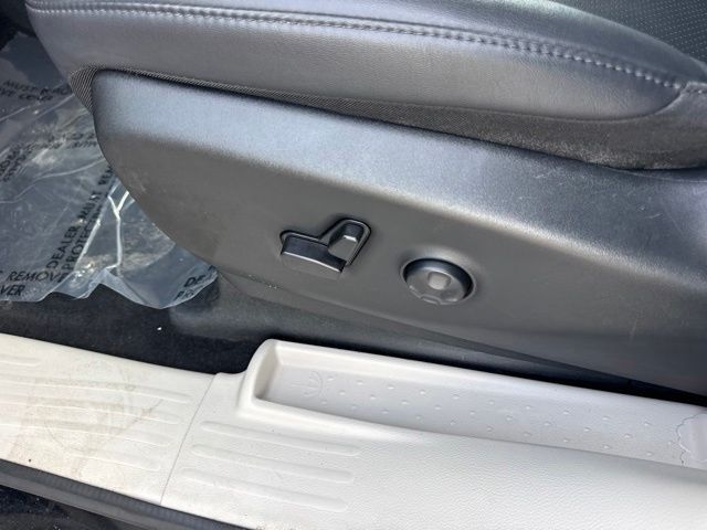 Used 2024 Chrysler Pacifica Van