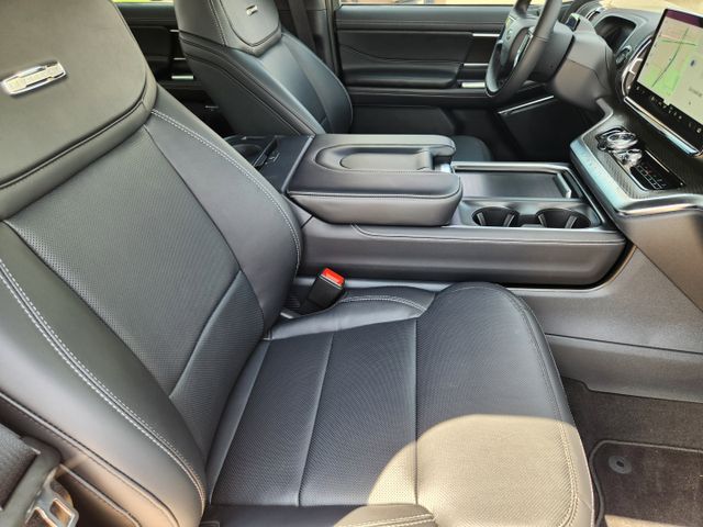 2025 White Ford Expedition Platinum 4X4 SUV