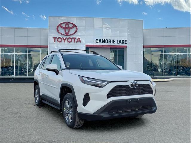 2025 Toyota RAV4 XLE's photo