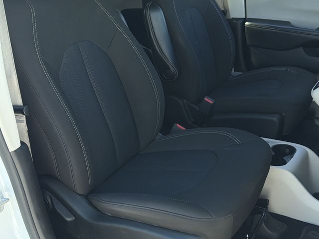 Used 2021 White Chrysler LX image 31