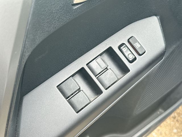 Used 2018 Silver Toyota XLE image 25