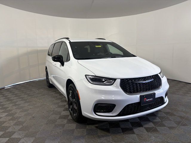 Bright White Clearcoat 2026 Chrysler Pacifica Minivan All-Wheel Drive 9-Speed Automatic