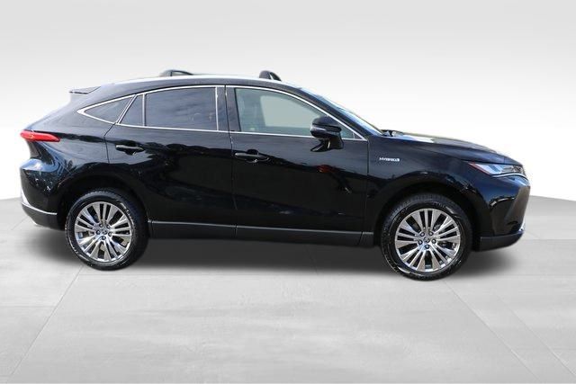 2021 Toyota Venza XLE 18