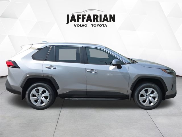 2025 Toyota RAV4 LE photo 4