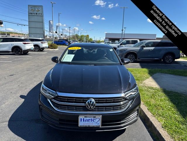 Used 2024 Volkswagen Jetta SE with VIN 3VWEM7BU8RM082795 for sale in Meriden, CT
