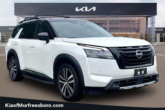 Pearl White Tricoat/Super Black 2024 Nissan Pathfinder SUV / Crossover All-Wheel Drive 9-Speed Automatic