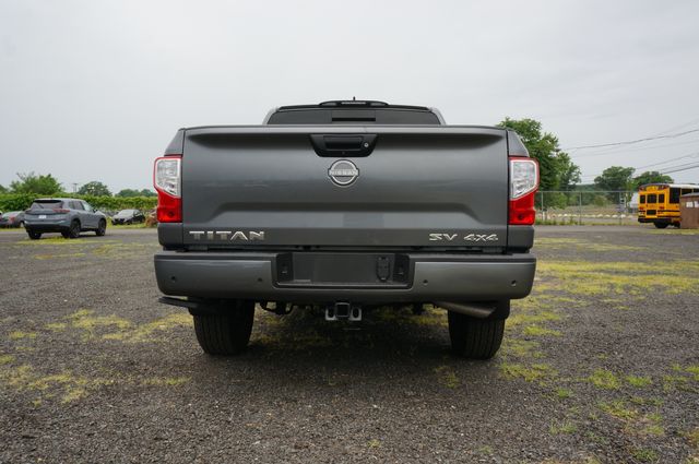 2024 Nissan Titan SV - Photo 8