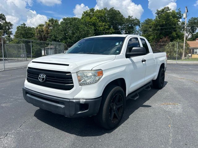Super White 2017 Toyota Tundra Pickup Truck 4X2 6-Speed Automatic Overdrive