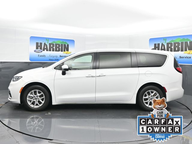 2023 Chrysler Pacifica Touring L photo
