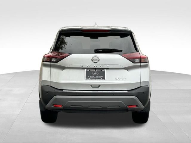 2022 Nissan Rogue SV 4