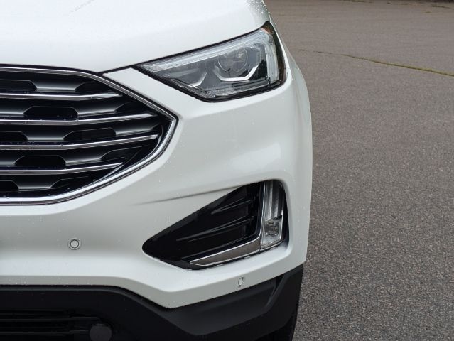 2020 Ford Edge Titanium 12