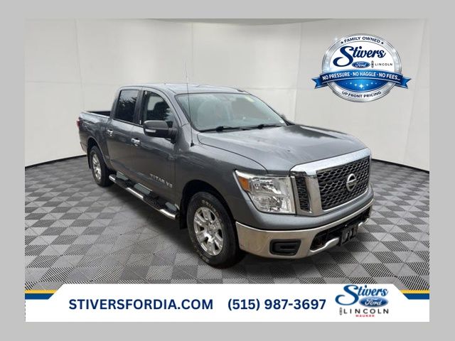 Gray (Gun Metallic) 2018 Nissan Titan Pickup Truck Four-Wheel Drive 7-Speed Automatic