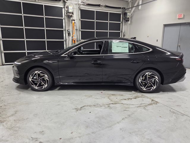 New 2026 Black Hyundai SEL Sport image 4
