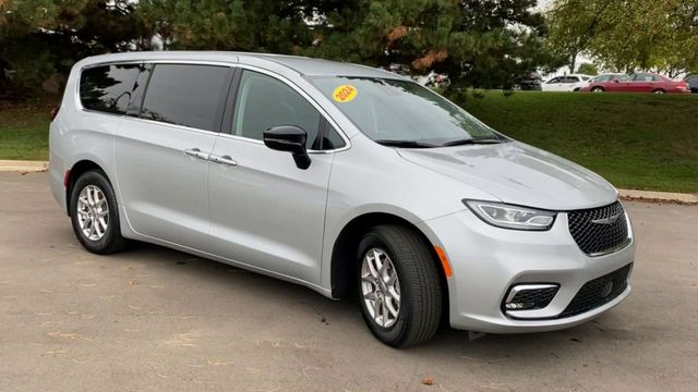 2024 Chrysler Pacifica Touring L 2