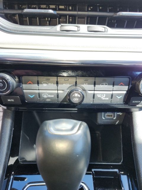 Used 2024 White/off-white Jeep Limited image 23