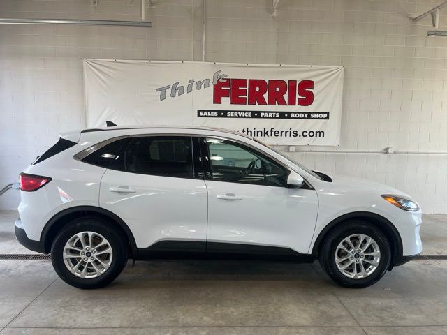 2021 Ford Escape SE photo