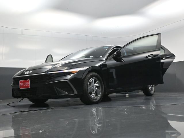 2024 Hyundai Elantra SE Black at DeMontrond Auto Country